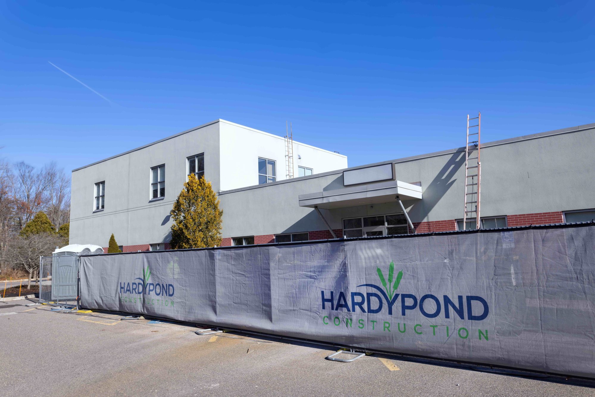 Hardypond branded site wrap